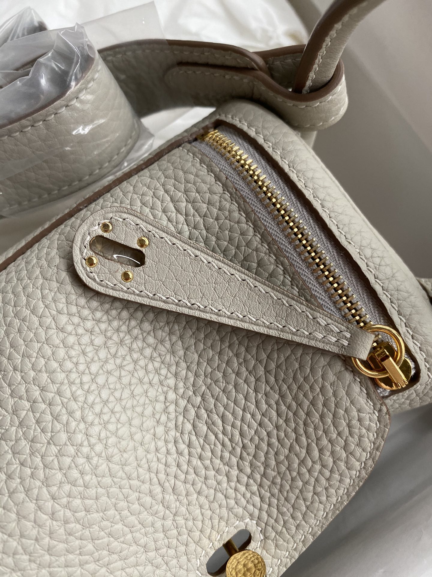 Hermes Mini Lindy 19cm Handbag Shoulder Bag In Pearl Grey Clemence Leather